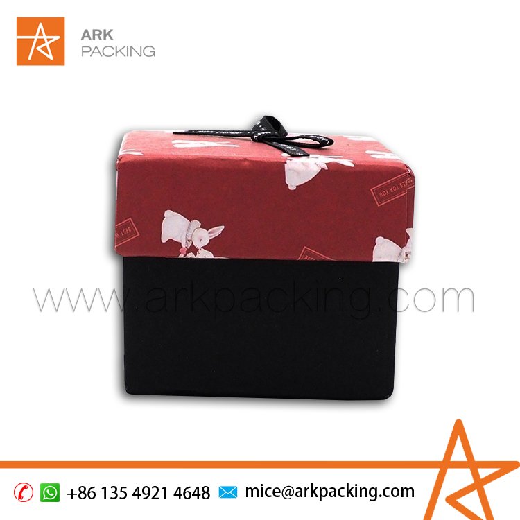 Factory sales promotion color printed interesting paper jewelry gift box
#Arkpacking #rigidbox #giftbox #paperbox #factorypackaging
#lidbox #jewelrygiftbox #jewelrypacking 
cellphone: +8613549214648
email: mice@arkpacking.com
website: arkpacking.com/en/