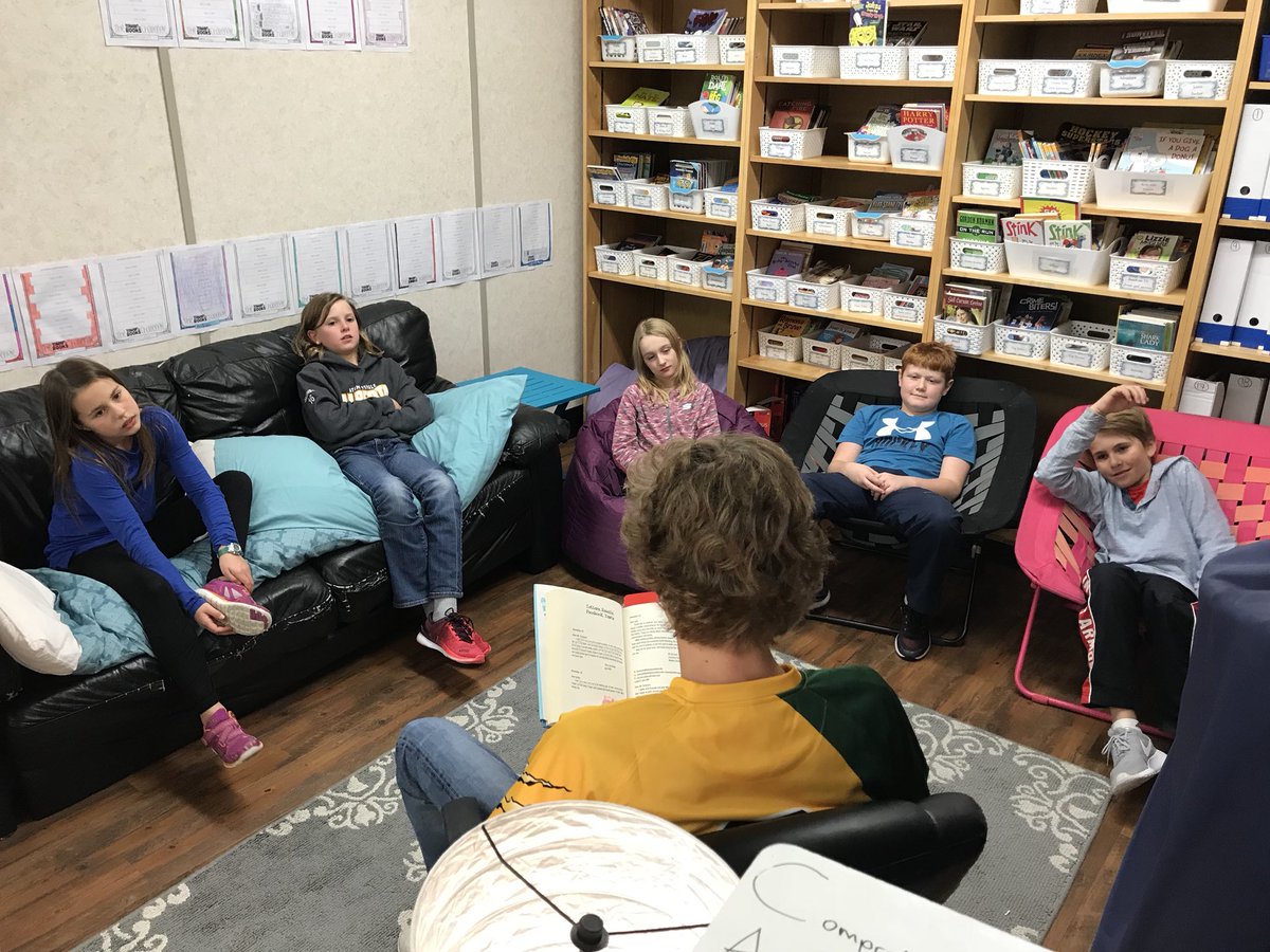 missrostesclass's tweet photo. @WmEHay sports teams reading to the grade fives! What fun to have that interaction with the “high school kids” #csd71challengeaccepted #csd71 #stettlerelementary https://t.co/ee87LHLjuh