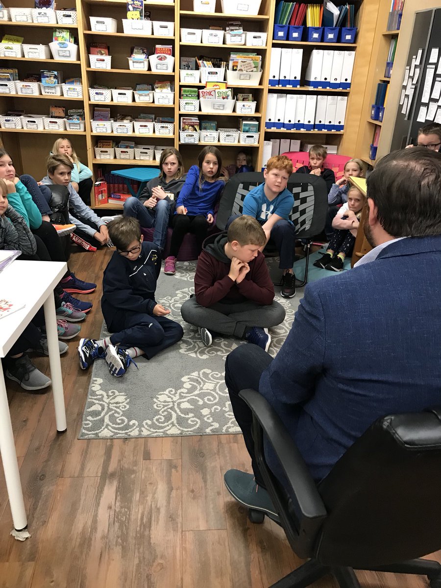 missrostesclass's tweet photo. Who’s our guest reader today??? THE MAYOR!! The kids were STOKED! @TownofStettler #CSD71 #CSD71challengeaccepted #stettlerelementary https://t.co/62iVqwBTzZ
