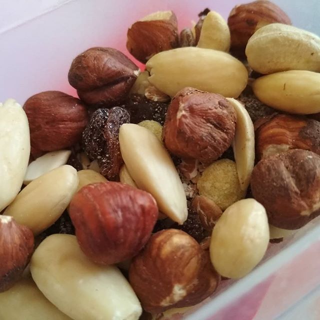Body24app's tweet photo. You don't have to give up eating healthy while on the go. Remember to prepare a healthy snack - such as a mixture of nuts.
They are full od healthy fats, vitamins and ninerals and will make you feel full for a long time.

#food #instafood #foodie #yummy #healthylifestyle #healthy https://t.co/2uy16hxdoj
