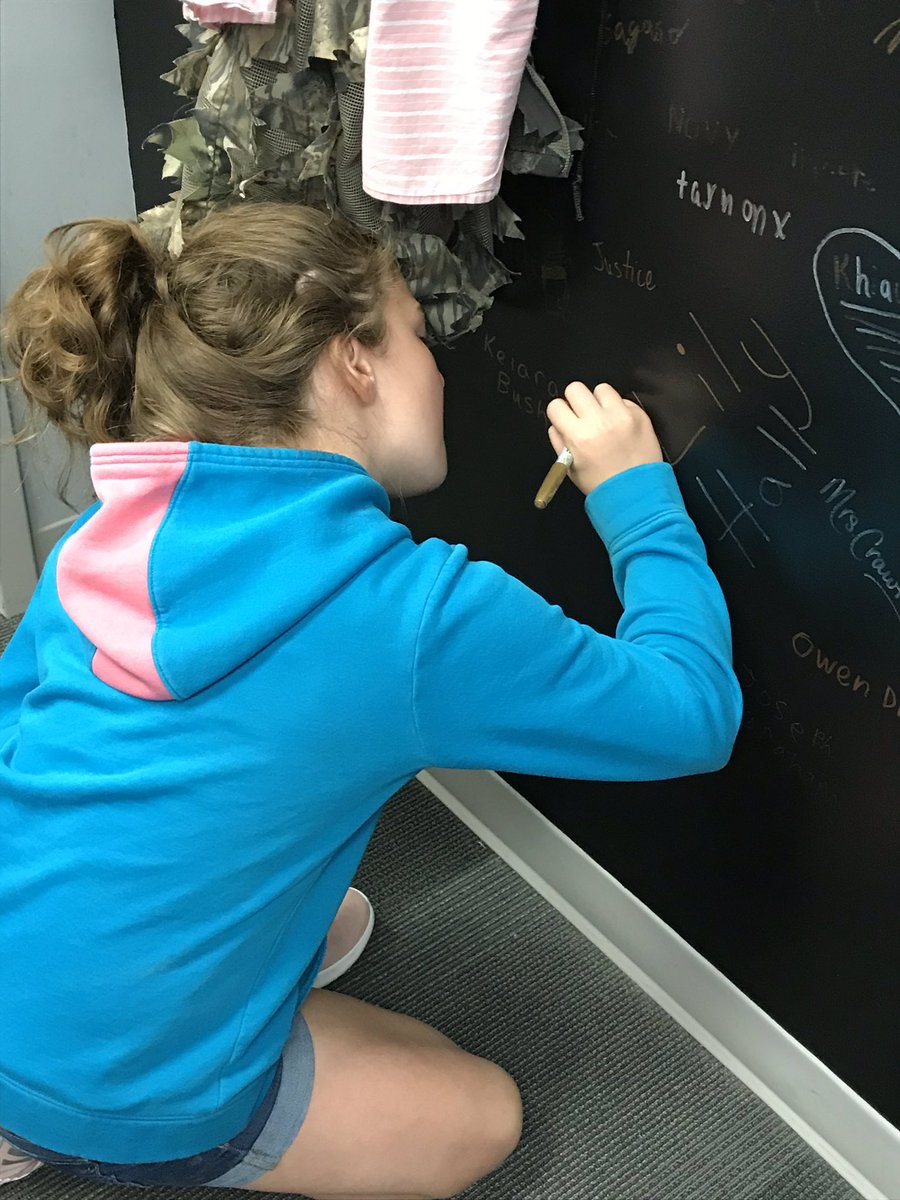 BethHouf's tweet image. All smiles...in the principals office!! #positivereferrals #fmsteach #FultonProud #LeadLAP @EricaJHogan