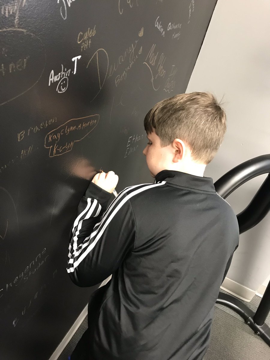 BethHouf's tweet image. All smiles...in the principals office!! #positivereferrals #fmsteach #FultonProud #LeadLAP @EricaJHogan