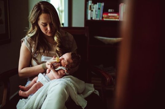 Different ways of feeding your baby #urbanhatchsays 
 If breastfeeding does not work for whatever practical, emotional or physical reason, Mamas out there in the ‘developed’ world need to know that there are safe options out there.  🍼@babyrosephoto