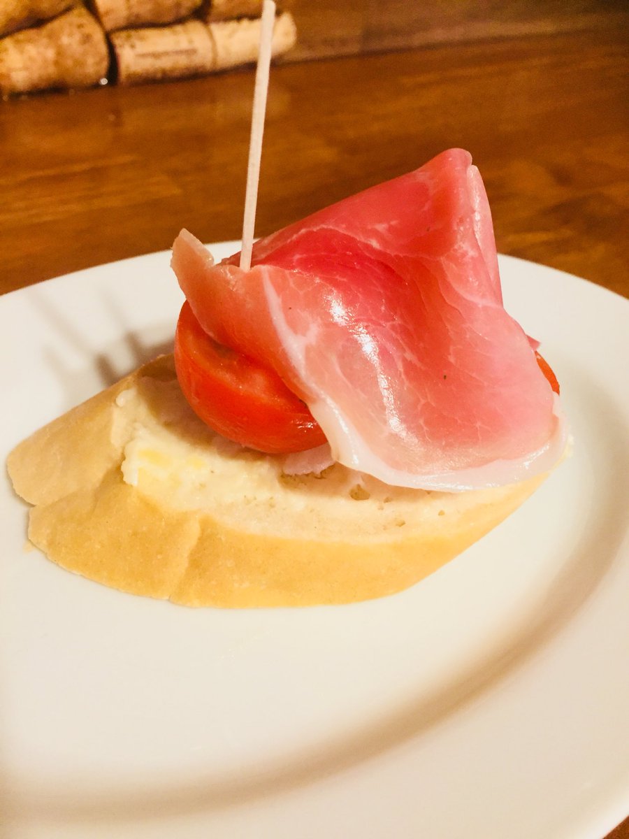 La Fusion Ebisu 生ハムのピンチョスプレゼント ワイン片手にピンチョスはいかがでしょうか 15時 19時迄ご予約ご来店のお客様へ 恵比寿 スペイン バル ワイン タパス ピンチョス アヒージョ 飲み放題 女子会 ランチ ディナー パエリア 駅近 T