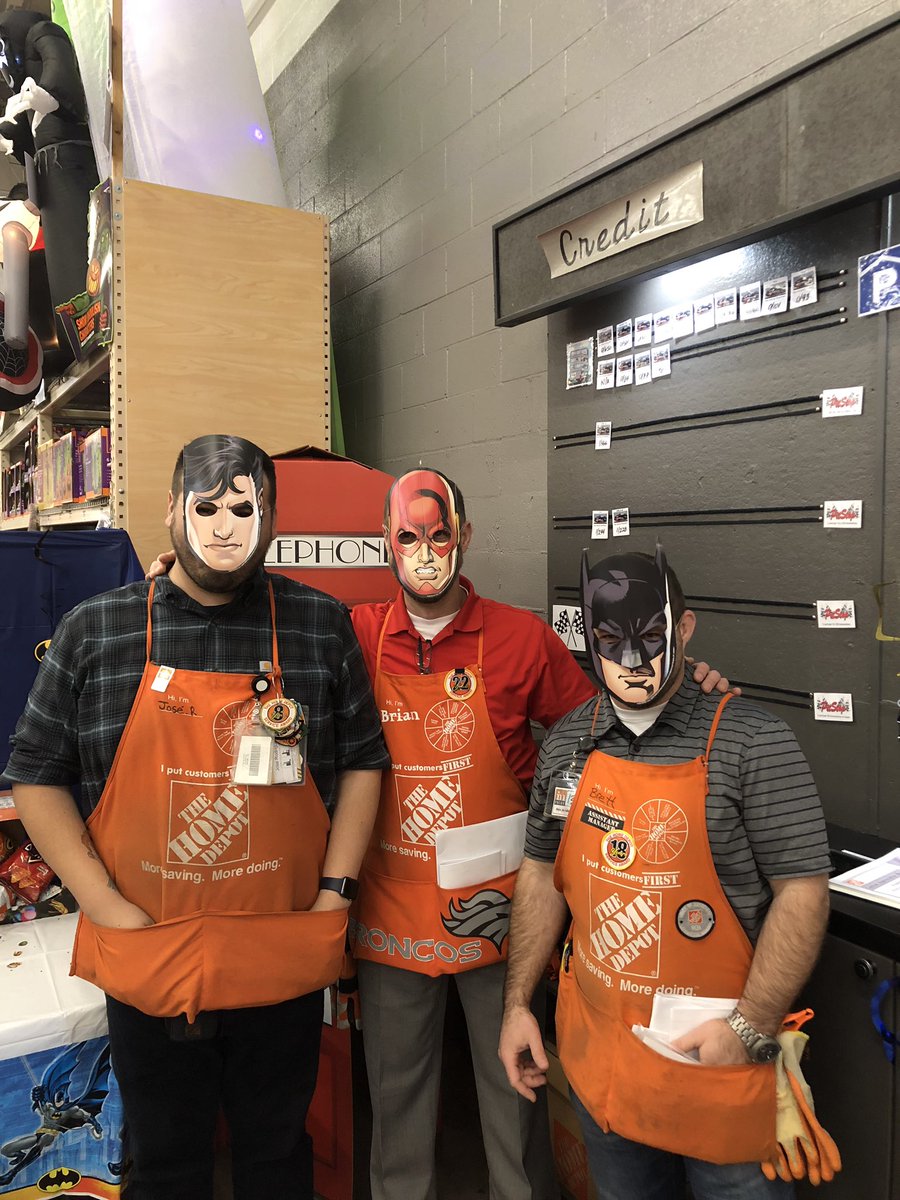 The Flash⚡️aka @blkubes helping #team4006 celebrate CAM month! @brian4006 @VanRome4006