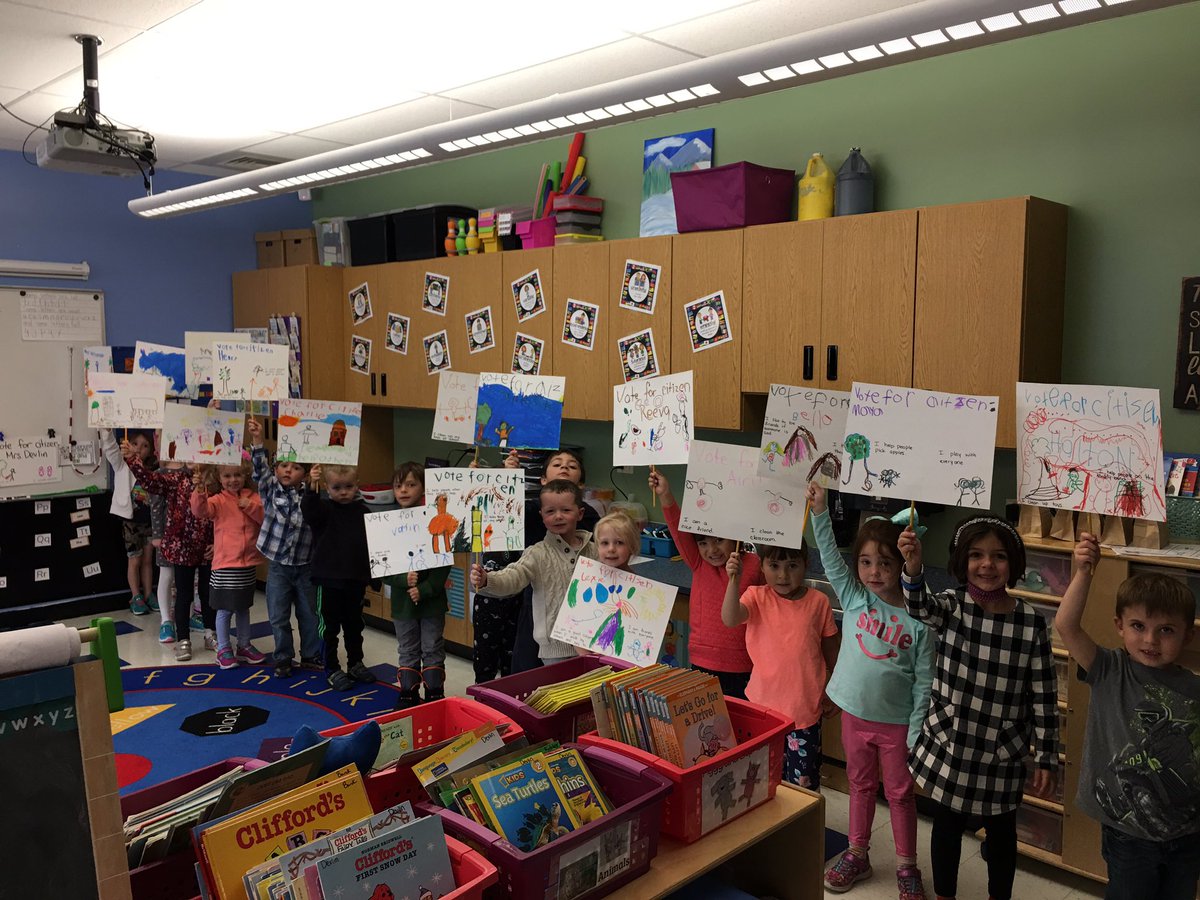 mrsdevlin9's tweet photo. Kinder citizen’s parade! https://t.co/DXBo880vv6