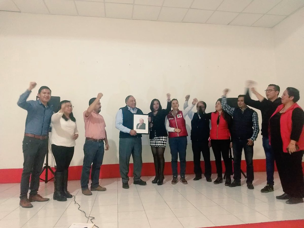 star__gz's tweet photo. El día de hoy tuve el gusto de saludar a mis amigos y compañeros priístas en la presentación del Ing. Ismael Ordoñez @PRIToluca2018 ¡Enhorabuena! 
 #SomosPRI #PRIToluca #ElMejorEquipo https://t.co/bleNIsLqVa