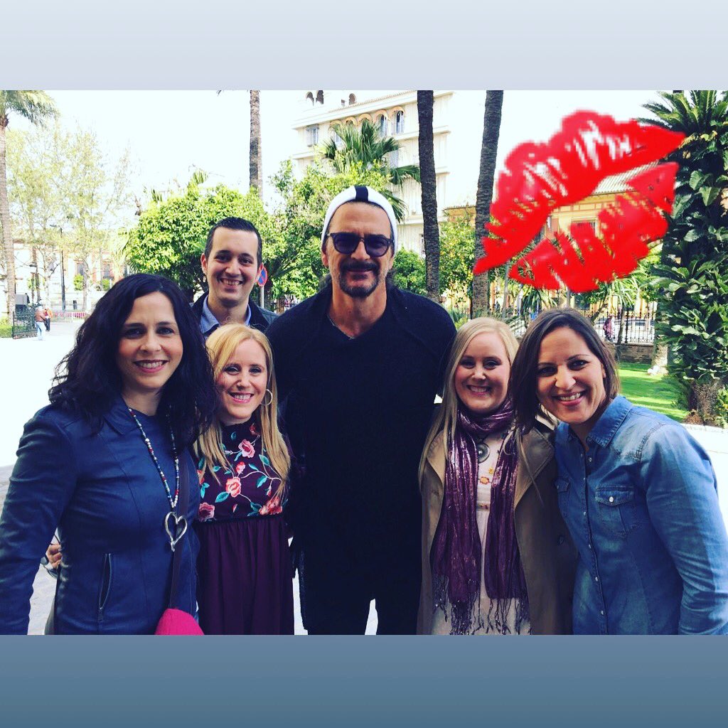 #tbt ... @ricardoarjona  #semanasanta2018 #sevilla #espartanasarjonianas  #flamenco #unjuevescualquiera #amorespartano #nosepuedepedirmasalavida #parasiempreenlamemoria #sentimientosaflordepiel #espartanasunidasparasiempre #arjonaespañateinvitadenuevo #AndaLevantaJ11