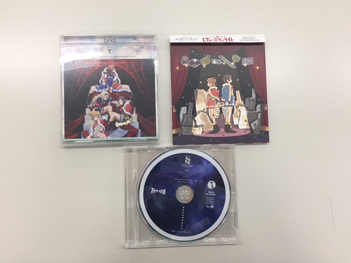 少女 歌劇 レヴュースタァライト A Twitteren 舞台1stシングル 99 Illusion 好評発売中 さらに10 17 水 には劇中曲アルバム ラ レヴュー ド ソワレ とサウンドトラックが発売 対象店舗で ラ レヴュー ド マチネ と3作連動購入された方には Starry Sky のbd