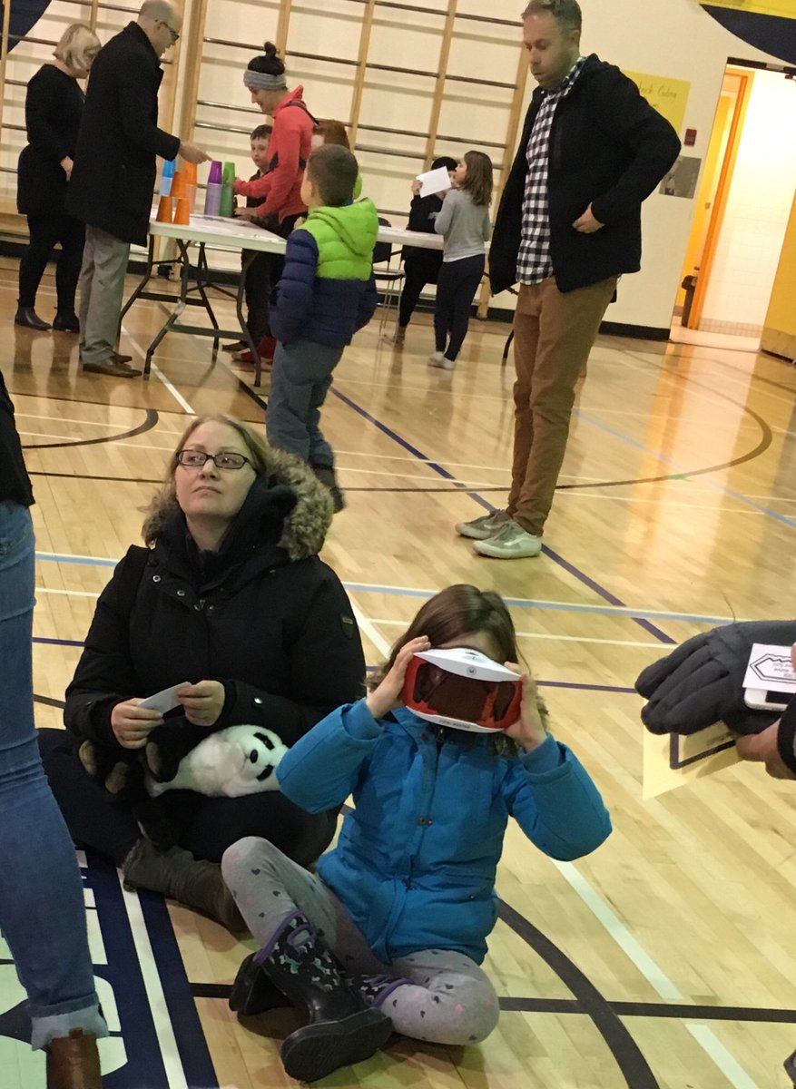 BrendaVanderme2's tweet photo. What a Great Family Tech Night!!!  So. Much. Fun. Thanks @SRudakoff @LeoNickerson @StAlbertPublic #FamilyTechNight #kidsteachingparents #parentsinawe https://t.co/J7FSbppucT