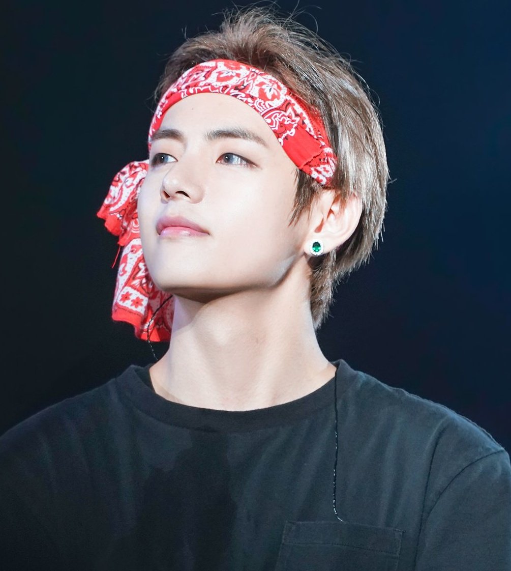 taehyung pics ๐ on Twitter: "KIM TAEHYUNG WAS ELECTED THE MOST HANDSOME