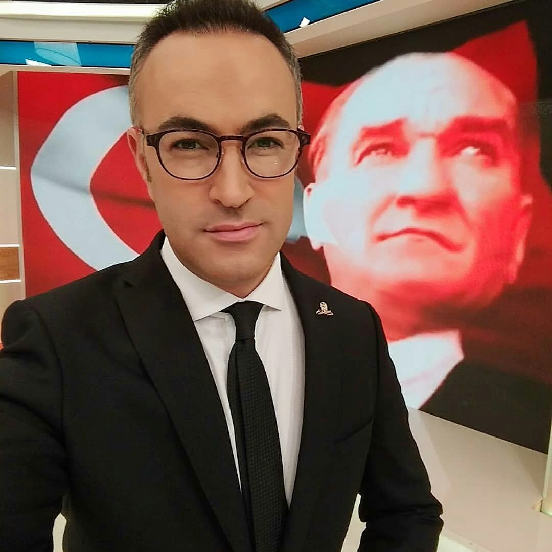 ShowRadyo's tweet photo. ⏳ Türkiye'nin 🇹🇷 #ShowRadyo sunda Ş İ M D İ 👉 ➡ Evinizin oğlu' Murat Güloğlu' sizlerle ❗ 🔽📻🔽 #evinizinoglumuratguloglu #muratguloglu #hoşgeldiniz #Dj @muratguloglu #onair
#turkiyeninshowradyosu https://t.co/ZxFN6UWPJU