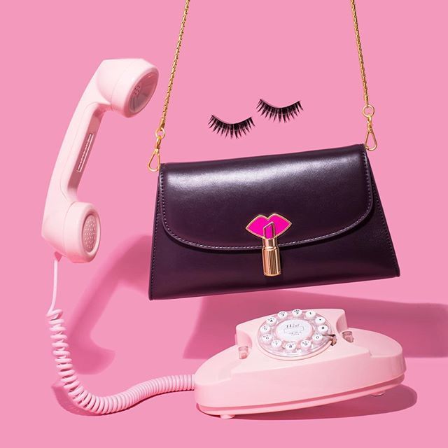 violettinder's tweet photo. “So I says to Mabel, I says...” ☎️💄💋 // #loveoneanother @lulu_guinness #ad https://t.co/lq1YL7KnAj https://t.co/3OMQhf0Ees