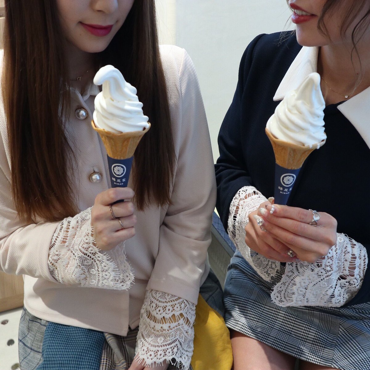 hikono0909's tweet photo. 今日からグランド��ープンの三軒茶屋に出来たアイス屋さん🍦 蜷尾家 🍦元々台湾で人気なお店でグローバル1号店!大盛況でした✨オープン記念に東方美人というお茶っ葉も貰えたよ😻🍵
@Millea_official のお揃いコーデでとこたんと行ってきた♡
#蜷尾家 #三軒茶屋 #スイーツ #スイーツ巡り #milleacode https://t.co/1OqwfHt5GI