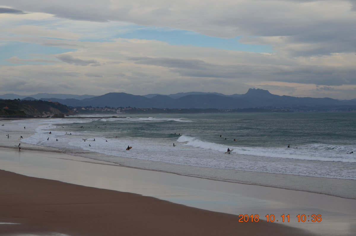piconlemovice's tweet image. 22.4°, nuageux (voir photo du jour), hPa 1005, 🌪️vent modéré en attente de rafale et de pluie🌧️
#biarritz #cotedesbasque #paysbasque #meteofrance #météo #surf
