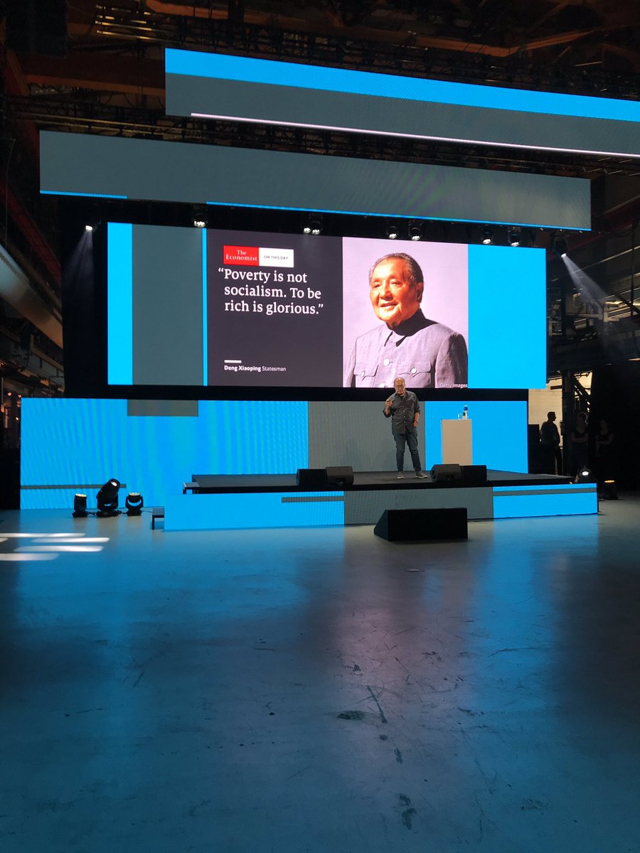 LoopbaanTV's tweet photo. David Li laat indrukwekkende cijfers en beelden van de ontwikkelingen in China zien. De snelle groei en plaatst de marktaandelen van westerse merken in wereldperspectief. Apple:14%, Samsung 15% #eDay18 https://t.co/QPnhY7z80g