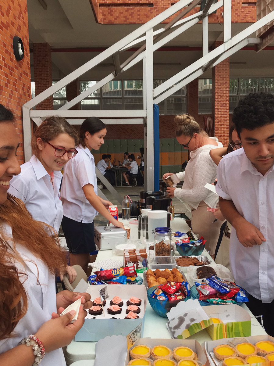 aispromcomittee's tweet photo. PTC conferences not going well? Come by the Prom Committee bake sale for a sweet treat! @aishongkong @jelliot15 #aisprom2019 #redbrick125 https://t.co/kQnfEI2G90