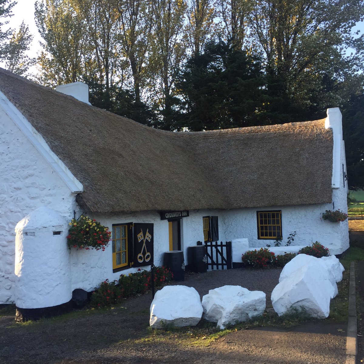 FoxxPazz's tweet photo. The Cross Keys Inn. The oldest thatched pub in Ireland. Travel back in time #CrossKeysInn https://t.co/5cGJwjUE88