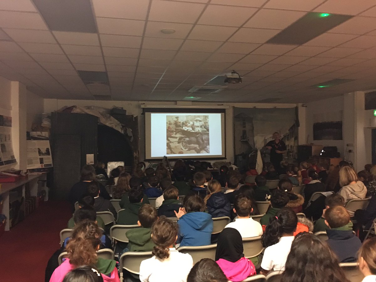emmsmilloy's tweet photo. @ParklandPrimary #PLPHum #PLPyear6 #worldwar11 https://t.co/WEG6DTlEjD