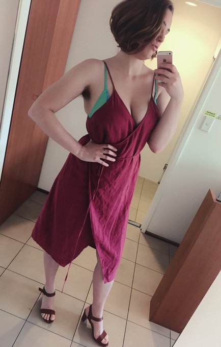 I love wearing anything that shows off my collarbone. https://t.co/GFQ4SJlgdA<a href="/tag/newprofilepic"class="tags"><span>#newprofilepic</span></a>