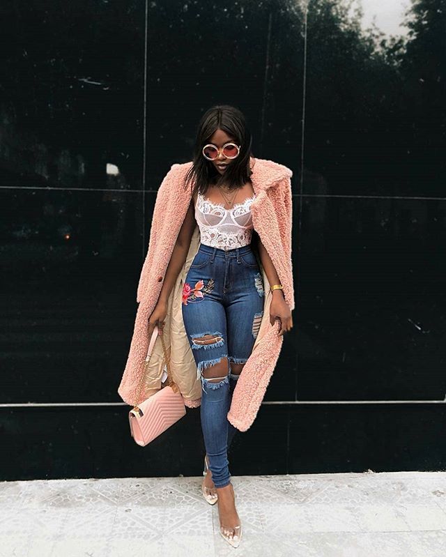 MediaGuide_NG's tweet image. Stylish @mariipvzz serving us some hot sauce with her outfit. #MediaGuideStyle #Mariipvzz #style #fashionnova #stylish #styleinspiration #celebrityfashion #celebrity #instafashion #instastyle dlvr.it/QmzwXs IG: MediaGuideStyle