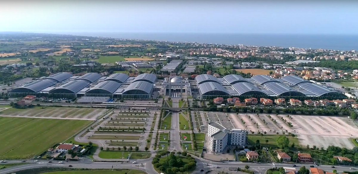 InViaggi's tweet photo. Ieri, oggi e domani: lo staff InViaggi in visita al #TTG2018 di #Rimini. Novità #Estate2019 in arrivo.  🚀💣☀️ https://t.co/brBVKXFT7O