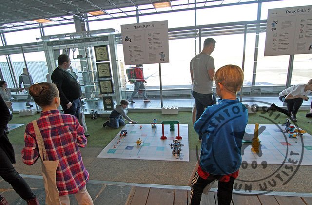 Matkakokemukseen panostava #Finavia toi #Lego't ja koodaamisen #HelsinkiVantaa'n #syysloma'matkalaisille lentoposti.fi/uutiset/matkak… #HelsinkiAirport #robottikoodikoulu #koodaus #PaxEx #reaktorxlego
