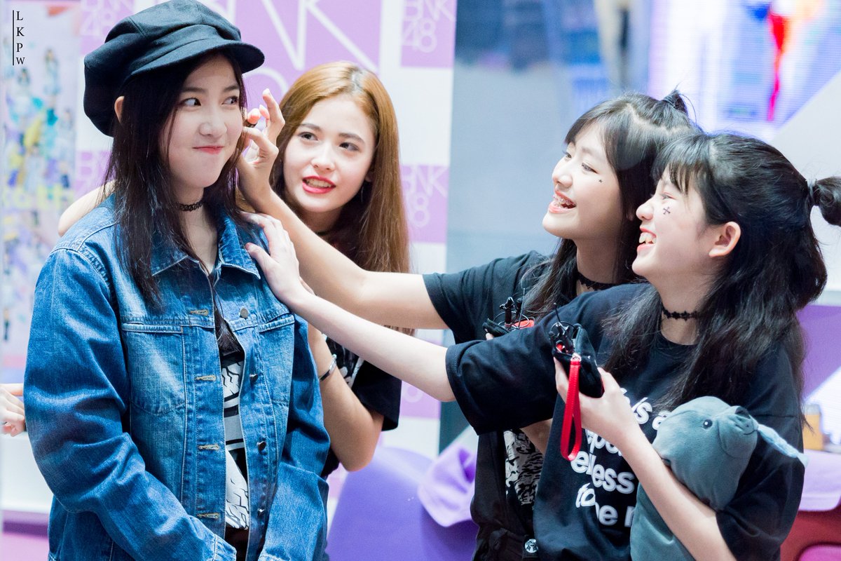BearholdingCam's tweet photo. แก้มยืดดดดดดด 🤣🤣🤣

#BambooBNK48 #GygeeBNK48 #RatahBNK48 #NikyBNK48 #BNK48

By : Alphacon
#CanonTH #EOS6D #Sigma #SigmaThailand #Sigma70_200 F2.8 EX DG Macro HSM II https://t.co/jutUYCp8UN