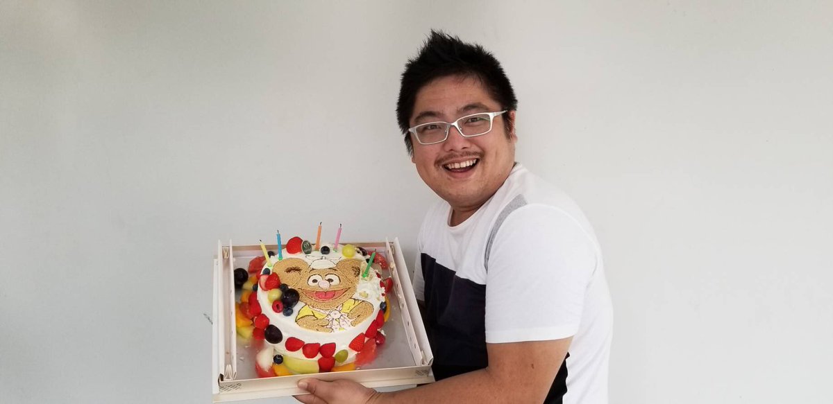 後藤光祐 A Twitter 現在放送中の マペットベビー の現場で先日迎えたお誕生日を祝っていただきました ˊ ˋ クマのフォジーケーキに もう嬉しすぎてなんて言っていいかわからなくて ワカワカぁ しか言えませんでした 番組関係者の皆様に感謝です 後藤光祐 A Twitter 現在放送中の マペットベビー の現場で先日迎えたお誕生日を祝っていただきました ˊ ˋ クマのフォジーケーキに もう嬉しすぎてなんて言っていいかわからなくて ワカワカぁ しか言えませんでした 番組関係者の皆様に感謝です