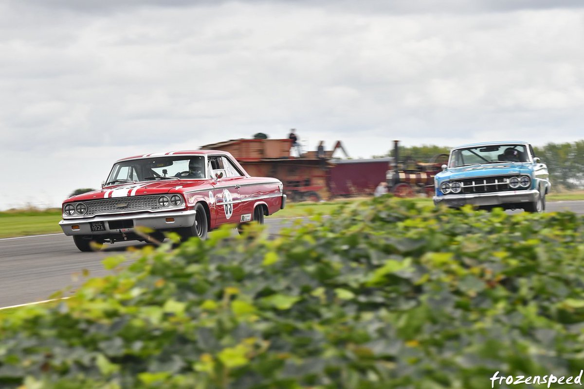 Frozenspeed's tweet photo. Big bruisers pushed to the limit. Love the difference in angle as @gordonshedden chases @JasonPlato through St Mary's. #GoodwoodRevival #StMarysTrophy https://t.co/HAi5egSNtb