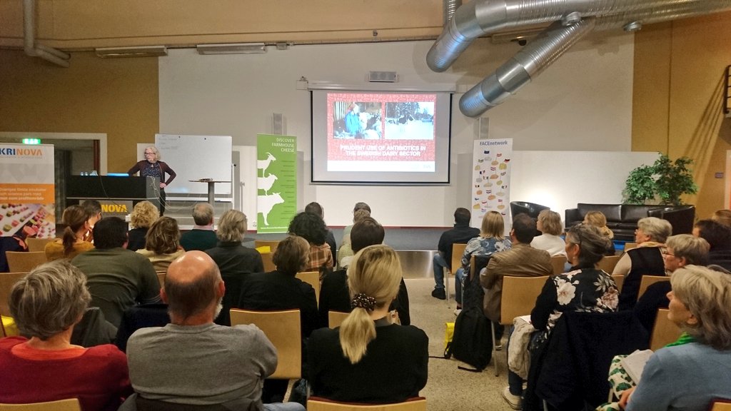 ReseauFnpl's tweet image. Deuxième journée du congrès annuel de #FACEnetwork en #Suède  pour la délégation française #FNPL et #FNEC : au programme, de nombreuses conférences sur divers sujets en relation avec la production laitière fermière 🐑🐐🐄

#CeuxQuiFontLeLait #Fermier
#Lait #LaitCru #Fromages