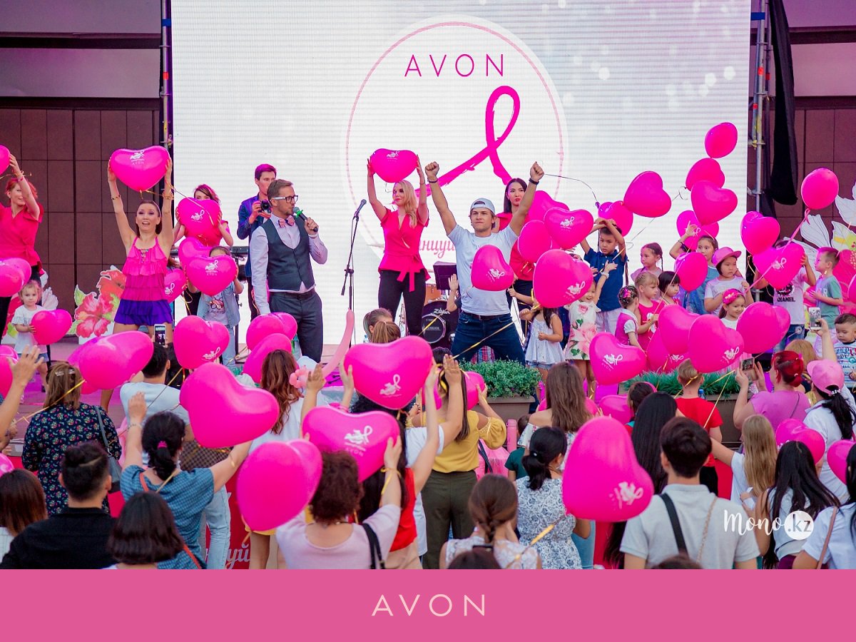 avonworldwide's tweet image. We can’t always express our feelings with words, but we can express them through dance! Our team in Kazakhstan have danced their way into the record books, with the largest salsa flash mob in the country. 
Read more here: bit.ly/2QH2NN8 #PinkLightProject