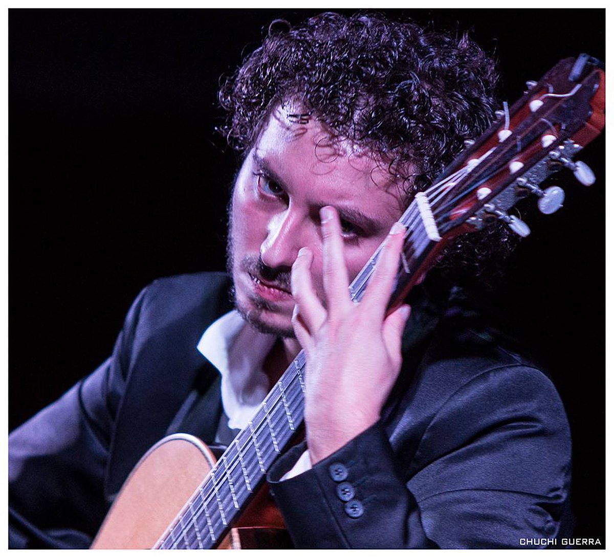 ¡¡Hoy llegamos al ecuador del II <a href="/GuitarFestVLL/">GuitarFestVLL</a>!! 🎸🎸 La #música en directo llegará a las 20h en la #SalaConchaVelasco con el italiano Marco Piperno, ganador del I Concurso Internacional Esteban Daza 2017. Entradas ➡ bit.ly/2C3L4M5
#LavaVLL #Valladolid #GuitarFestVLL