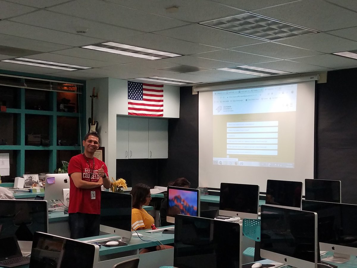 WAVEpact's tweet photo. More pics from our @VistaUnifiedSD #collegeknowledge night ...
Our wonderful keynote Mrs. Alma King (second from the left) and our awesome college student panel, and @Couns_Muratalla
#WAVEpact @RooseveltMiddl2 https://t.co/mf9WpK5It0
