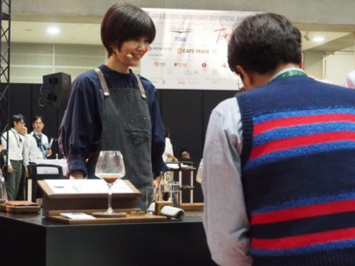 MoweKaffee's tweet photo. スギコーヒーロースティング・杉浦優子バリスタ−ジャパンバリスタチャンピオンシップJBC2018 https://t.co/GeUs98TtYO https://t.co/TecQmpp5aF