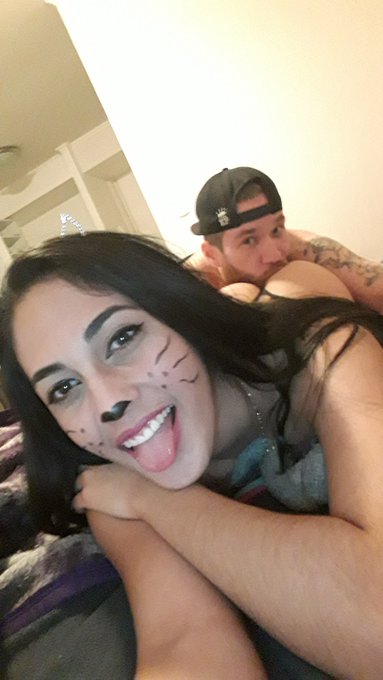 Me encanta que me muerda las nalgas , Me pone muy Humeda💦 @NenasChilenas @Sexy____Kitten @9Perverse9__