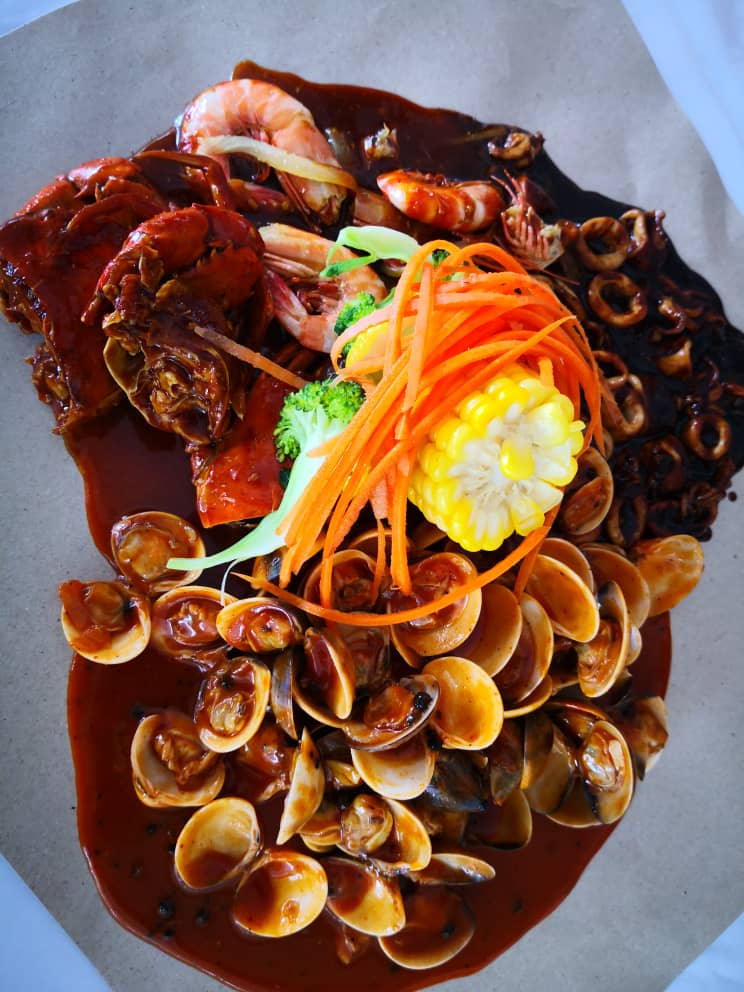 FamaNegeriPerak's tweet image. Menu Daripada Persatuan Nelayan Kawasan Matang Sempena #MAHA2018 #padu
Nasi Bawal Goreng
Shell Out Lambak
Mee Udang #Matang

Ater Tak Kan Tengok Ajer???? FRESH 

#famadihatirakyat 
#empayarmakanan