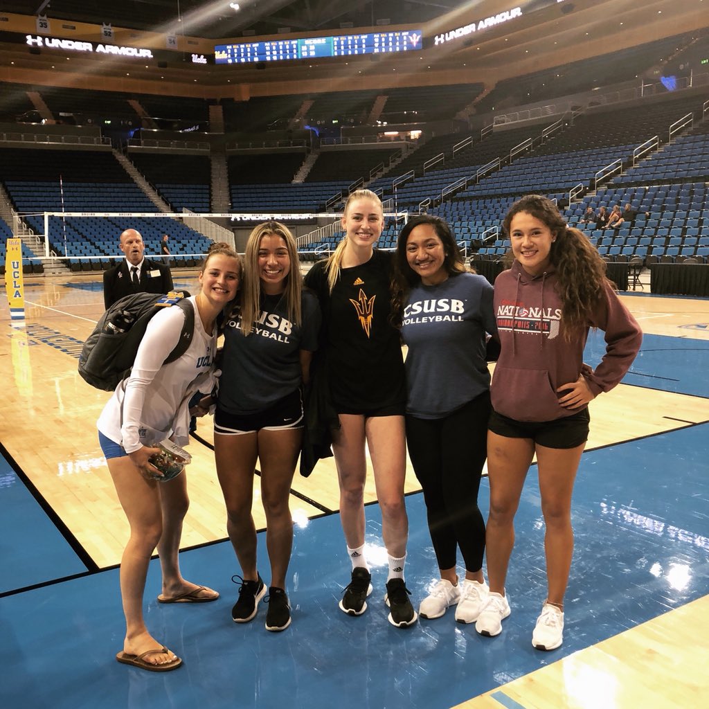 rancho_valleyvb's tweet photo. RVVC Reunion tonight! At some point these athletes represented RVVC, now they represent their colleges on the court. #UCLA #ASU #CSUSB #clubtocollege #SupportYourFriends https://t.co/PqFkBxdzKa