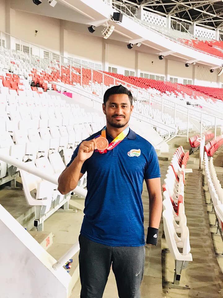 SundarSGurjar's tweet photo. #2018AsianParaGames : देश के लिए सिल्वर मेडल जीता इससे पहले डिस्कस थ्रो प्रतियोगिता में ब्रॉंज़ मेडल जीता।सभी देशवासी अपना प्यार और आशीर्वाद ऐसे ही मेरे ऊपर बनाएँ रखें। 🙏🏻 @Ra_THORe @ParaAthletics @ParalympicIndia @KPGBJP @Rao_InderjitS @narendramodi @AmitShah @VasundharaBJP https://t.co/x7JX1OYQ1R