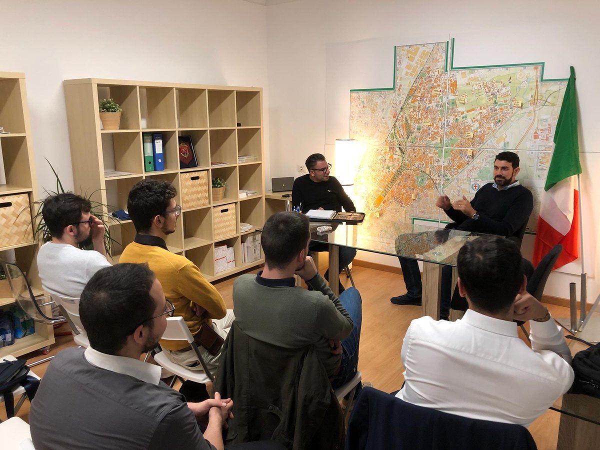 GN_Milano's tweet photo. “Tour nei Municipi” 
Serate di formazione politica con i consiglieri municipali di Fratelli d'Italia #Milano; ieri sera prima tappa del tour con Riccardo Truppo, Presidente della Commissione Sicurezza, Mobilità, Commercio del #Municipio2. 
#Azione e #Formazione politica 💪🏼 🇮🇹 https://t.co/MZ2x6lQhtM