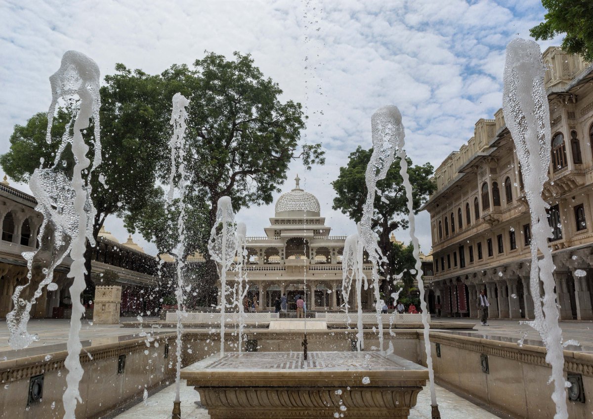 CP_Museum's tweet photo. The second prize winner in the Photography Competition 2018 is Mr Amish Jain. His photograph captures the glistening fountains in the courtyard of the Zenana Mahal with a cloudy sky towering over.

#worldphotographyday #photography #mewar #rajasthan #thecitypalaceudaipur #udaipur https://t.co/orBNs61T1v