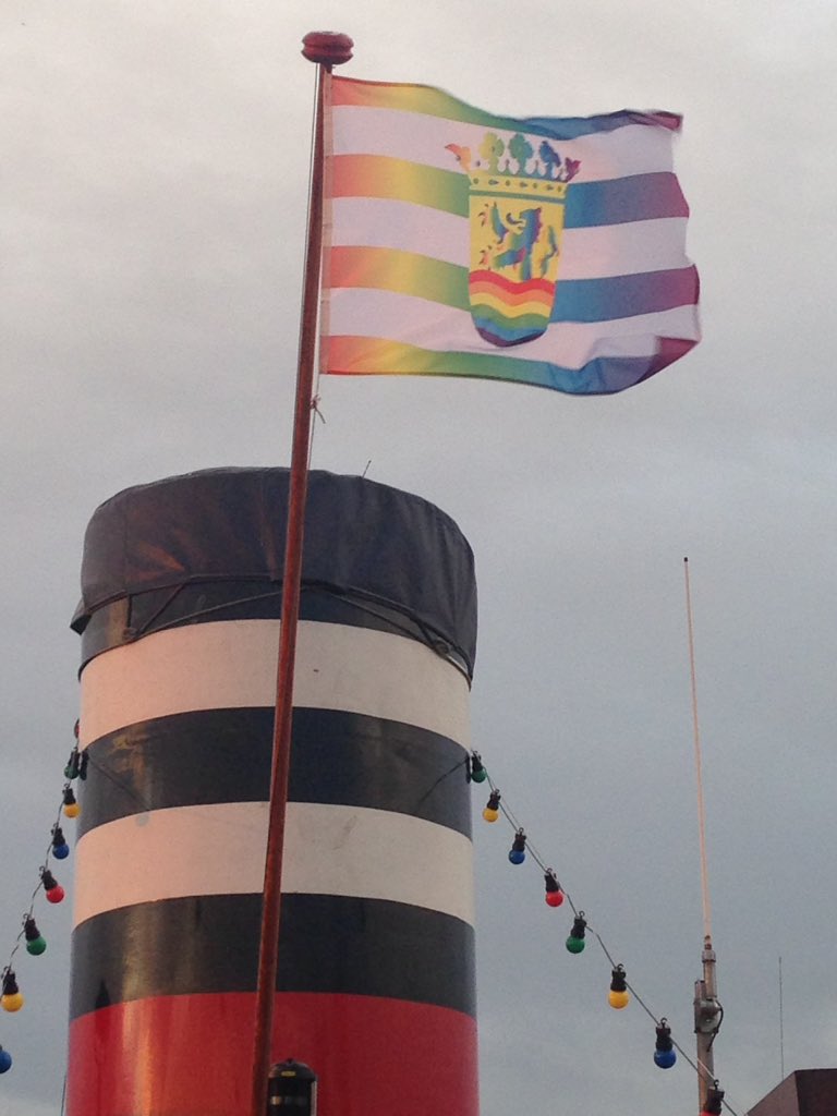AlexanderRokven's tweet photo. Vanmorgen de regenboogvlag gehesen op de Dockyard III. #comingoutdag #dockyardIII https://t.co/NXoh6ag4A4