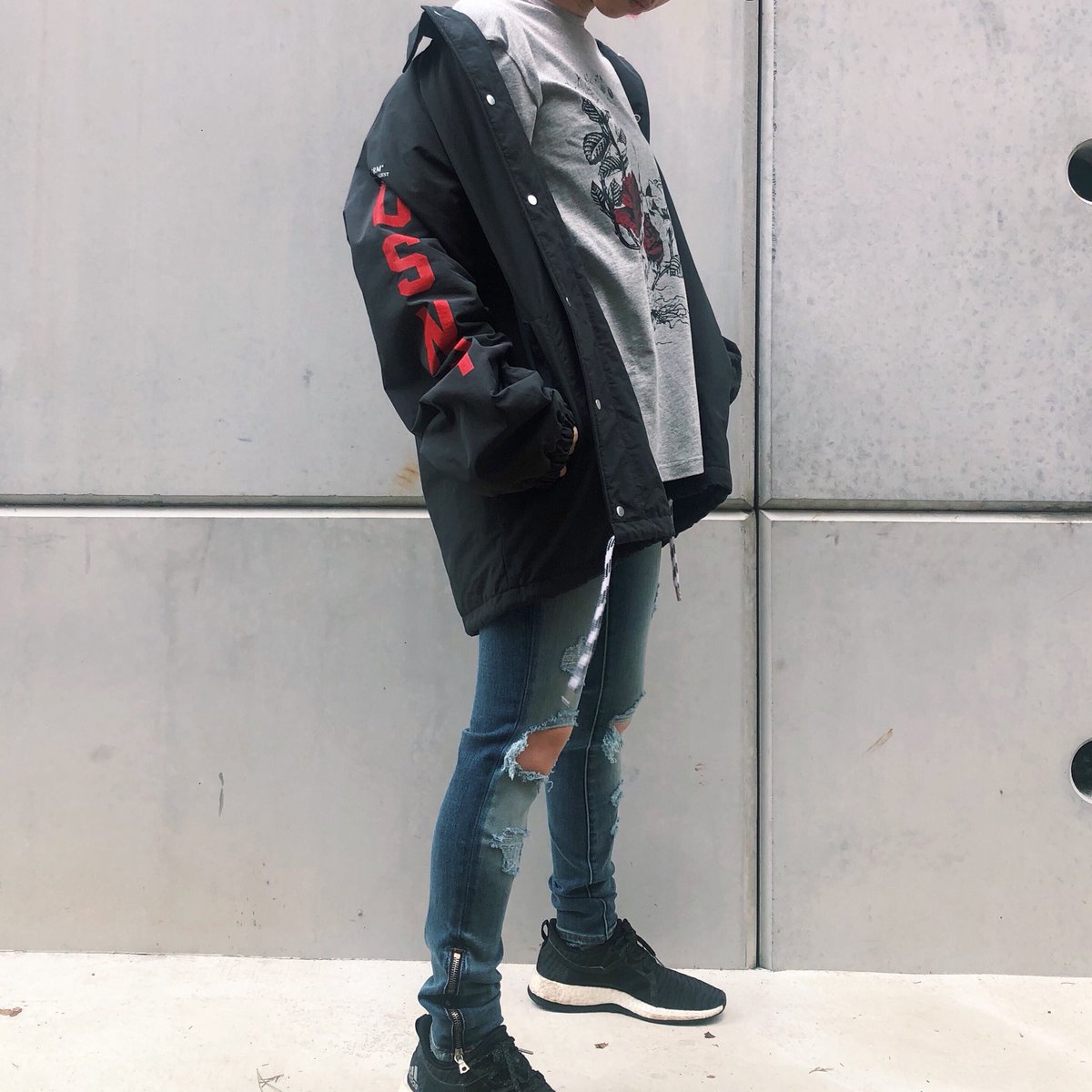 atseis's tweet photo. —-ALEXANDER McQUEEN—-

新作Tシャツ💀🌹
(メンズ商品)
小さめサイズなら女性も着れます🙆‍♀️

他デザインもございます
合わせてご覧ください😊👇
https://t.co/ZJVCeR8709
-
-
T-shirt/ALEXANDER McQUEEN
jacket/HERON PRESTON
denim/AMIRI https://t.co/Am9RUuvvCa
