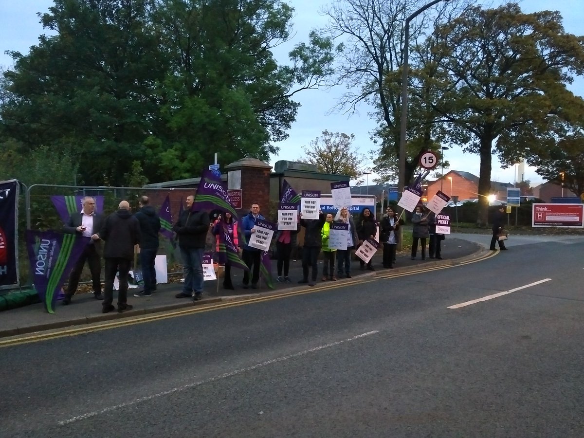 PaddyClasby's tweet photo. Early start on the picket at Bolton Hospital - low paid workers standing strong for fair pay. #nhspay4ifm @unisontweets @NorthWestUNISON https://t.co/KfAeYoG84c