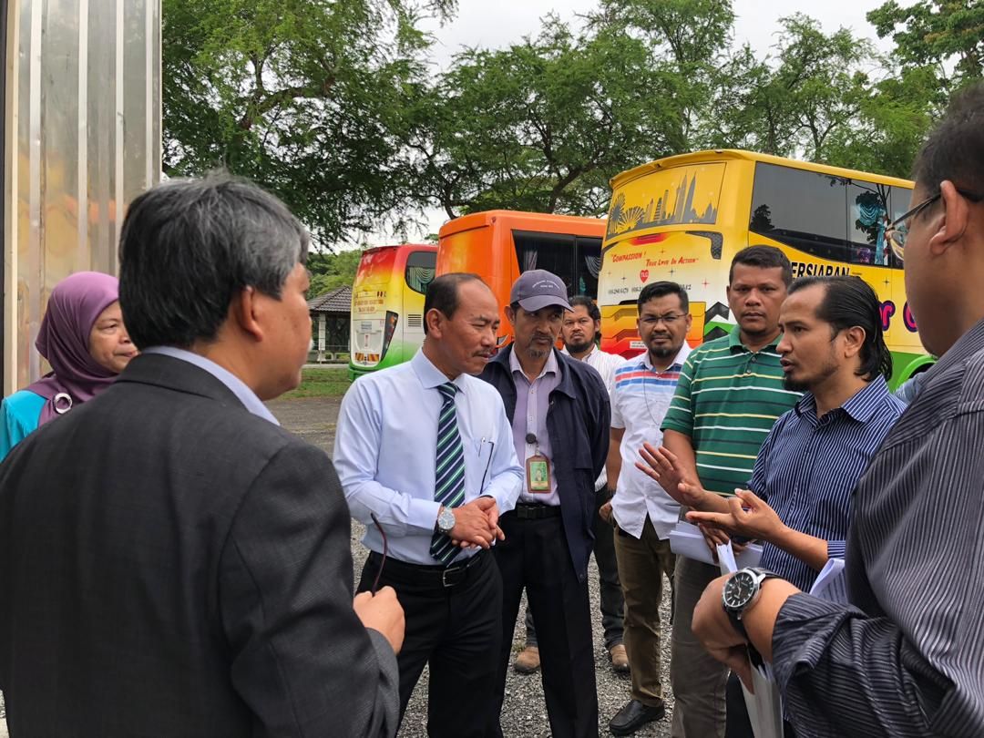 IsmailBakar60's tweet photo. Melawat model projek tanaman dalam kontena terpakai di MAEPS pagi tadi.

Kaedah menanam sayur menggunakan tenaga solar dan air hujan ini dinamakan 'Cargo Crops'.

@mardimalaysia https://t.co/eGaARC0xxT