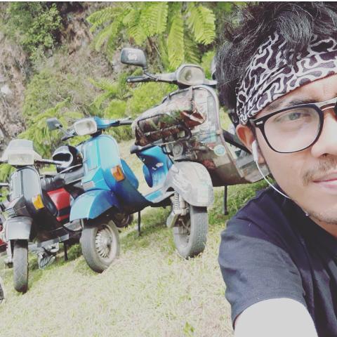 fandyxbehind's tweet photo. Sementara ini cuma si veby (vespabiru) yang setia..yg lainya hoax 😄😂 https://t.co/GiBnUY96AQ