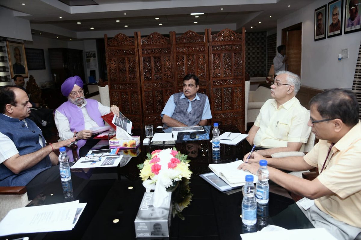 mantralayatimes's tweet photo. Union Minister nitin_gadkari held a meeting with Union minister HardeepSPuri to discuss use of #plasticwaste in road construction.
The two ministers also discussed the status of solid waste management projects in cities along river #Ganga.
#PlasticFr… https://t.co/oIeNf2DXBe