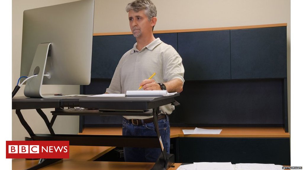 Standing desks 'boost work performance'

bbc.in/2CGsMl4