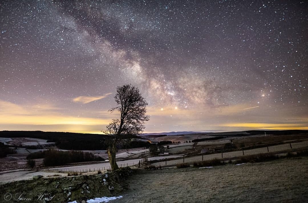 🌌 Awyrau tywyll dros Llyn Brenig | Dark skies over Llyn Brenig 📸 image by instagram.com/lwardy96/ #FindYourEpic #DiscoverDenbighshire #NorthEastWales