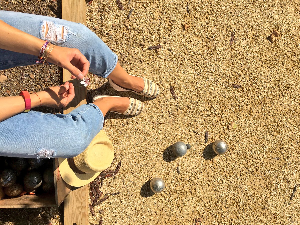 Un #jeudiphoto encore plein de soleil avec une pause pétanque ☀️